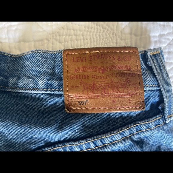 Levi’s 501® ORIGINAL HIGH RISE WOMEN'S SHORTS - Picture 4 of 6